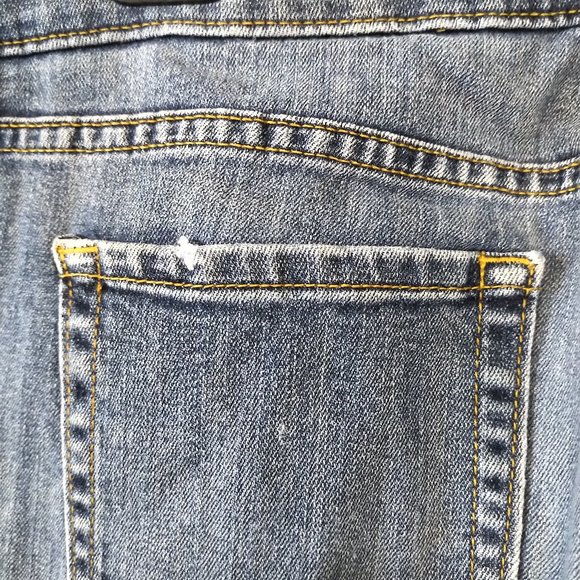 10 Gap bootcut mid wash jeans whisker detail - Picture 7 of 7